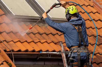 Démoussage et hydrofuge de toiture à Chaudeyrolles